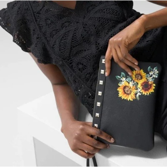 White House Black Market Black Sunflower Floral Studded Wristlet Clutch Bag NWT - Picture 2 of 7